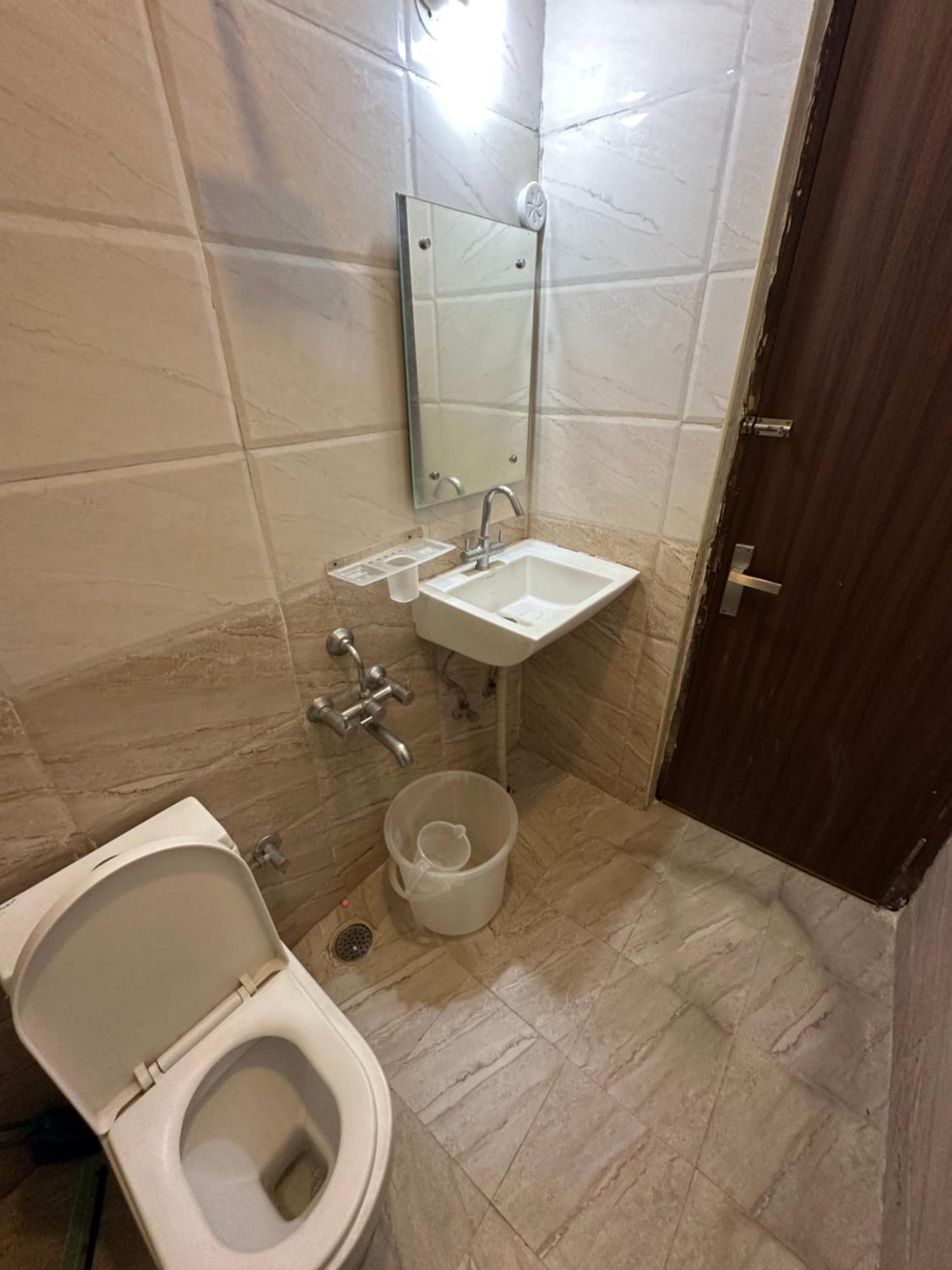 Aparthotel Modern Comfortable 1bhk Prime Location Service